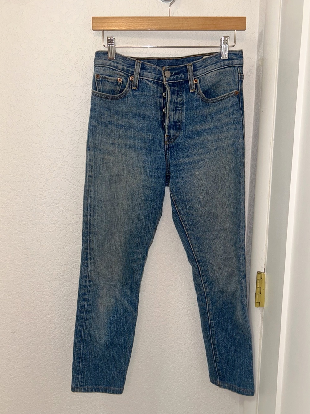 LEVI’S The White Oak Cone Denim Straight Leg Button Up Medium Wash SZ: 26